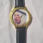 ساعة قديمة بصورة الشيخ عبدالله السالم رحمه الله