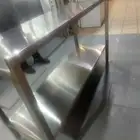 ثلاجة وطاولة للبيع نظيف على الشرط
