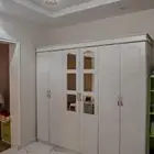 دولاب ابيض شبه جديد