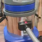 السلام عليكم . مكنسة كهربائية رطب وجاف جديدة بالكرتون .