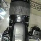 كاميرا كانون 77D حاله ممتازه معاها فلاش وعدسه البيع ع سوم