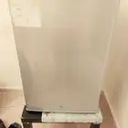 ثلاجة صغيرة شركة sharp للبيع العاجل