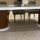 طاولة طعام شبه جديدة