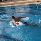 مدرب سباحه