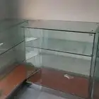 طاولة عرض قزاز