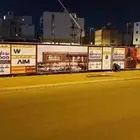 طباعة وتركيب بنرات اسوار للمشاريع بأسعار تنافسية