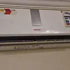 اثاث مكتبي نظيف وراقي