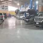 مكاين وجيرات درانجو. شروكي جيب كرايزلر تشارجر