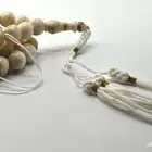 سبحة مرجان ابيض اندنوسي مع سبحتين مجانا (يوجد مقطع فيديو)