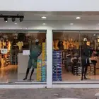 للتقبيل محل بالرياض حي قرطبه قريب من اسواق العثيم