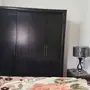 غرفة نوم وكنب وتخت ولاد وفرن صغير 