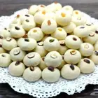من حلويات العيدغريبة العيد كل عام وأنتم بخير وإلي الله أقرب