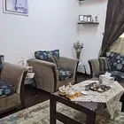 طقم كنب مع ملحقات للبيع