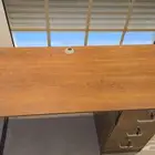مكتب خشبي