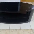 طاولة تلفزيون بحالة جيدة للبيع