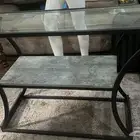 طاولة زجاج مع حديد