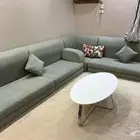 جلسة حرف L خشب كنب مع طاولتين