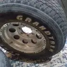 كفرات مع جنوط تركب على جيب نيسان