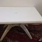 طاولات وكراسي للبيع المستعجل