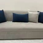 كنب رمادي مودرن شبه جديد مع ستارة وخداديات