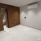للبيع دور أول في حي الوادي بين مخرج 7 و 6