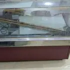 ثلاجات عرض عدد3 ومكيفات مركزية عدد2 مع وحدة التوزيع.