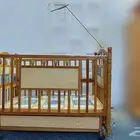 سرير أطفال ( مهد للاطفال ) من خشب تحريك يدوي