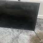 شاشة 32 إنش نظيفة جدا بمنفذين HDMI ستاند راكب ب 235 ريال