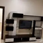 كنب مستعمل خفيف للبيع ومكتبة شبه جديدة