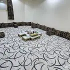 طاولات خدمة وطاولة رئيسية