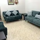 طقم كنب Ashley جديد استخدام شهر بدون طاولات