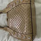 شنط نسائيه يوجو منه لونين مافيها عيوب