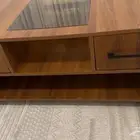 طاوله خشبيه برفين و4 ادراج صغيره