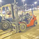 رافعات كبير صغير للإيجار