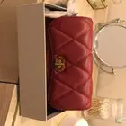 شنطه عنابيه من تشالرز اند كيث