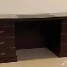 عندي طاوله مكتب وكرسي