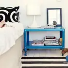 طاوله بعجلات زرقاء