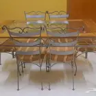 كنب ومكتب وطاولة بكراسي وغرفةنوم ولوحات مميزة