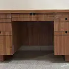 طاولة مكتب