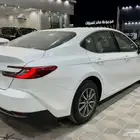 تويوتا- كامري- استاندر- بنزين- 2025-ابيض -بطاقه 2025