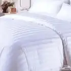 طقم شراشف وغطاء لحاف ومخدات فندقية
