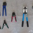 عدة يدوية وريشة دريل