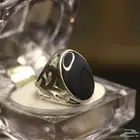 خاتم فضة عقيق رمادي غامق بعروق (مزاد)