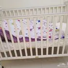 سرير رضع أبيض