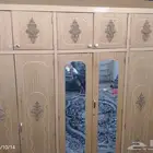 دولاب وطاولة خدمة للبيع المستعجل قابل للتفاوض البسيط