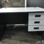 مكتب خشبي