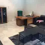 مكتب فاخر مع محتوياته