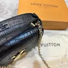 شنطة LV وحزام aigner