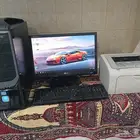 كمبيوتر مكتبي مع طابعه ليزر