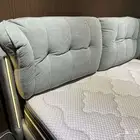 سرير مع اضاءه